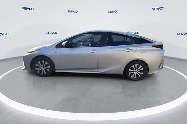 2021 Toyota Prius LE