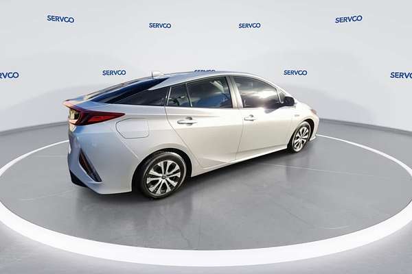 2021 Toyota Prius LE