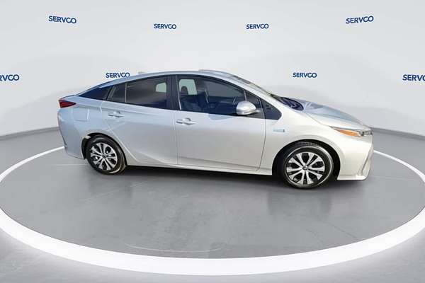2021 Toyota Prius LE