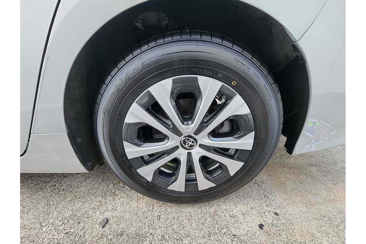 2021 Toyota Prius LE