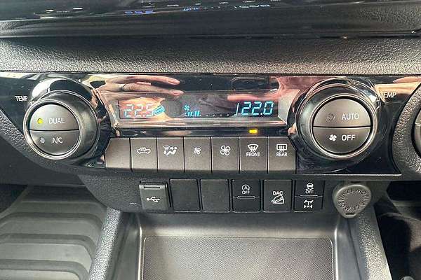 2025 Toyota Hilux SR 48V GUN126R 4X4