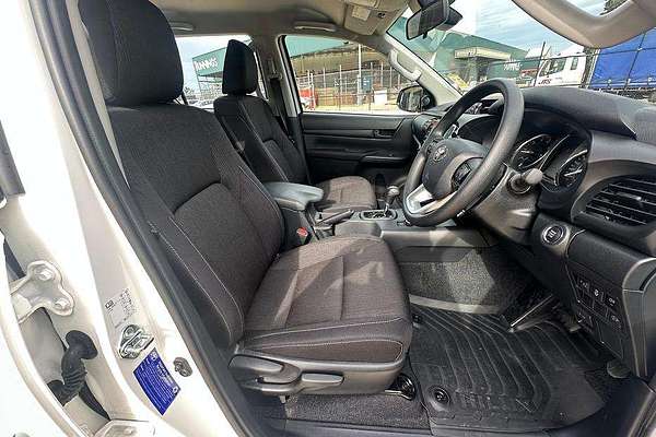 2025 Toyota Hilux SR 48V GUN126R 4X4