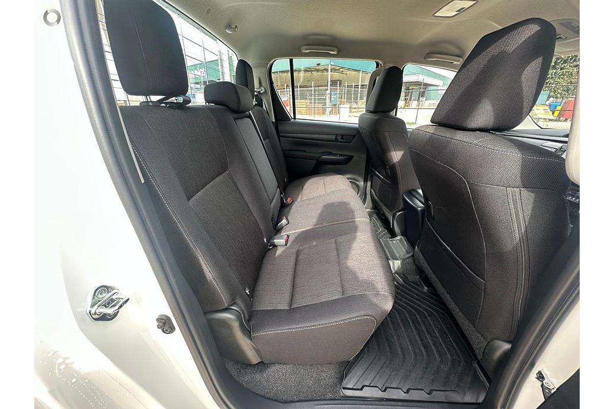 2025 Toyota Hilux SR 48V GUN126R 4X4