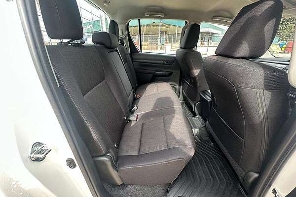 2025 Toyota Hilux SR 48V GUN126R 4X4