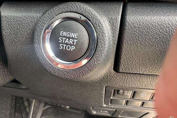 2025 Toyota Hilux SR 48V GUN126R 4X4