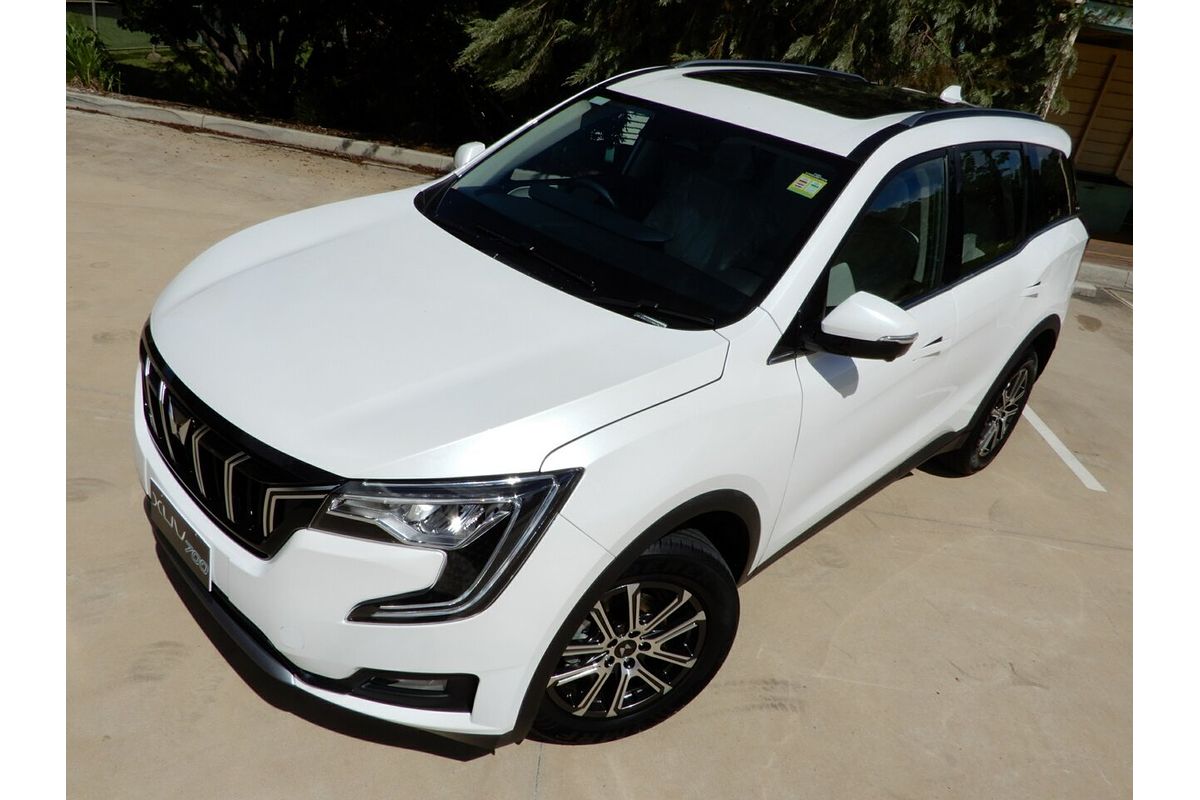 2025 Mahindra XUV700 AX7