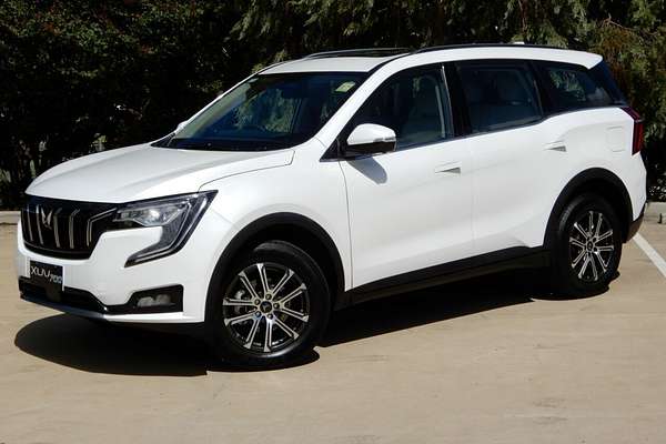 2025 Mahindra XUV700 AX7