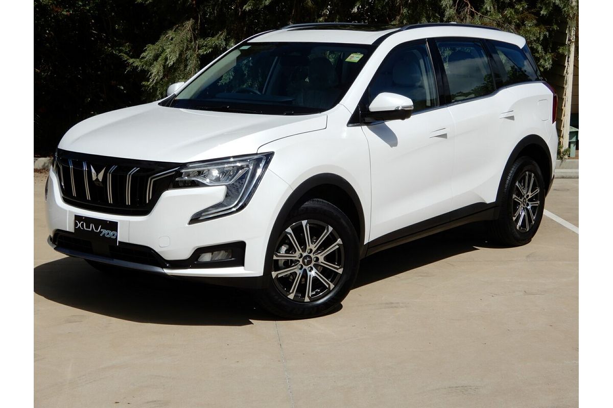 2025 Mahindra XUV700 AX7