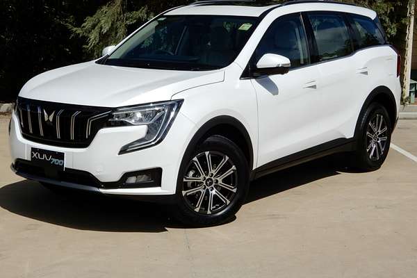 2025 Mahindra XUV700 AX7