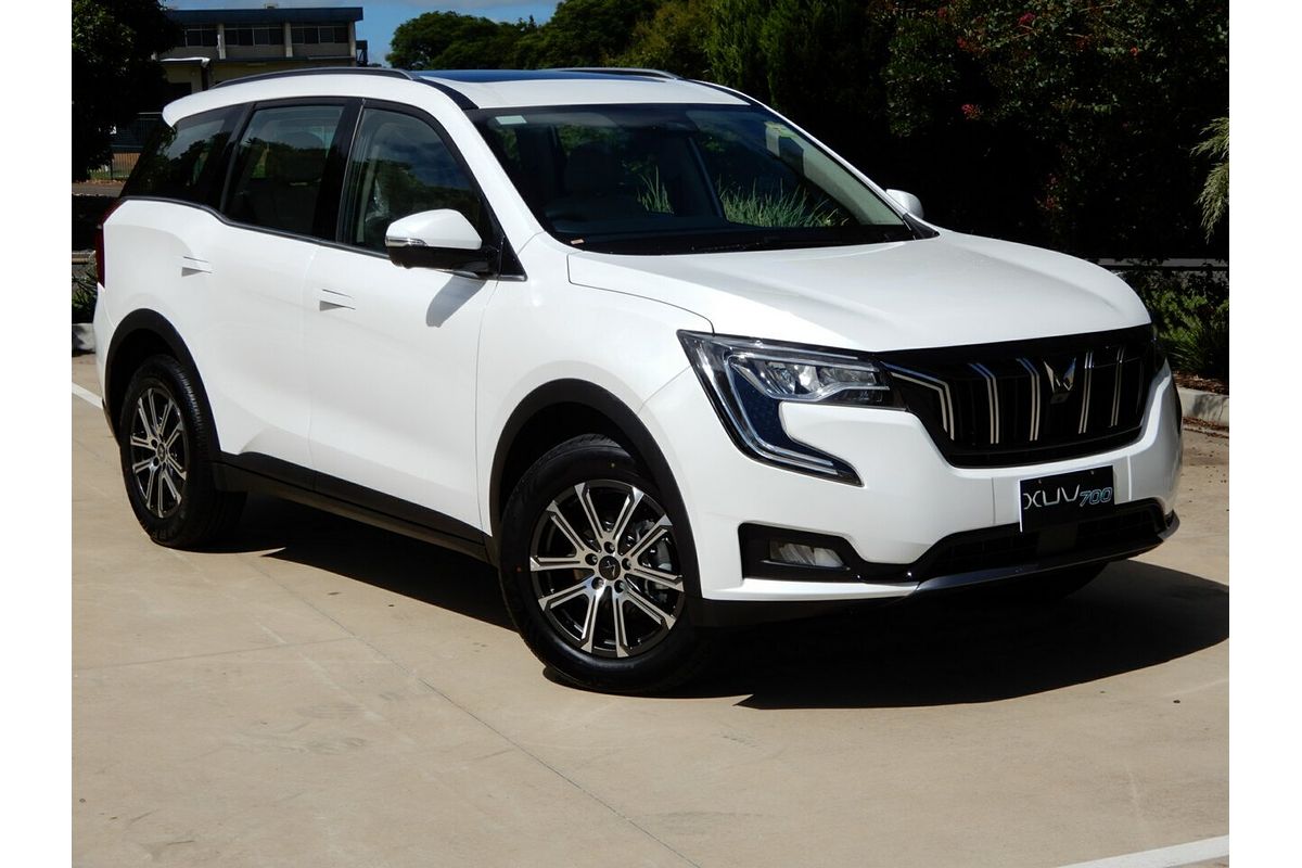2025 Mahindra XUV700 AX7
