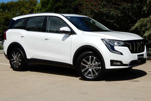 2025 Mahindra XUV700 AX7