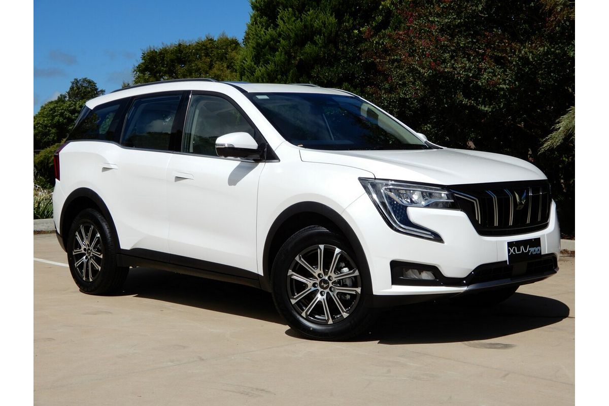 2025 Mahindra XUV700 AX7