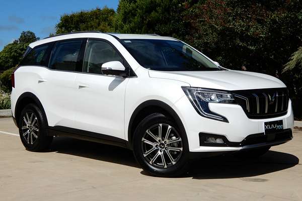 2025 Mahindra XUV700 AX7