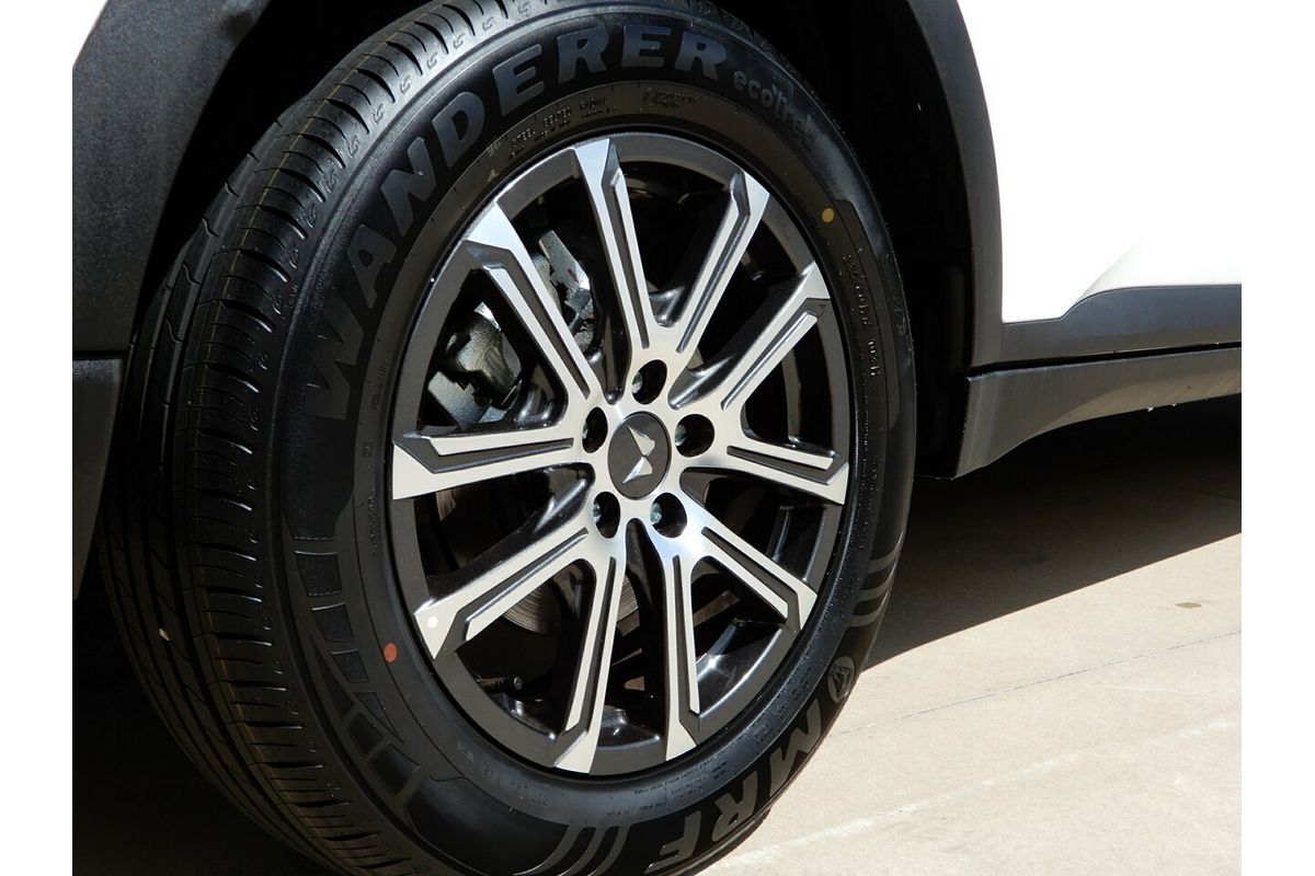 2025 Mahindra XUV700 AX7