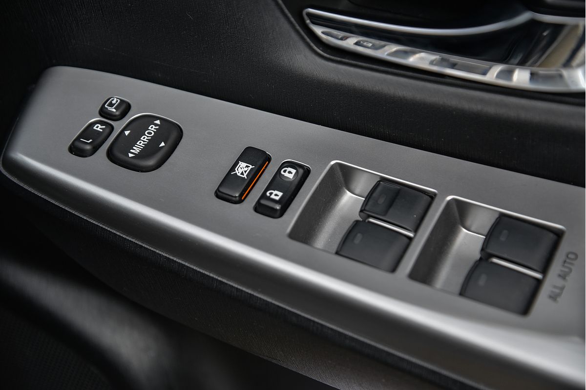 2019 Toyota Prius V ZVW40R