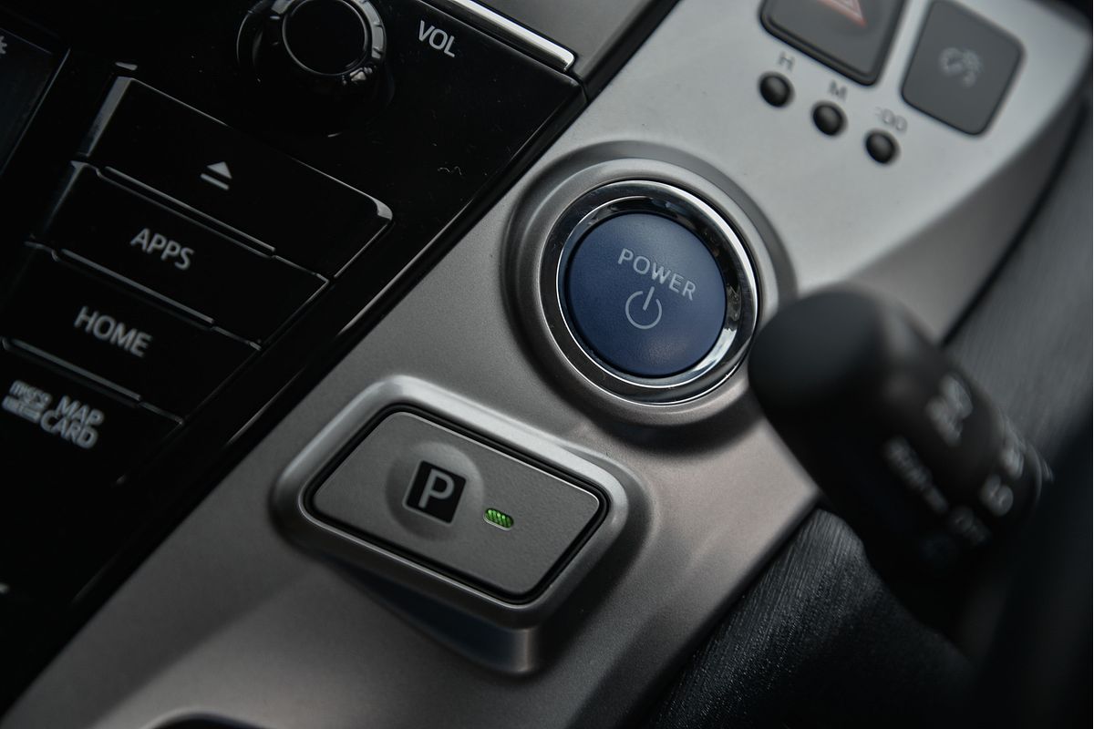 2019 Toyota Prius V ZVW40R