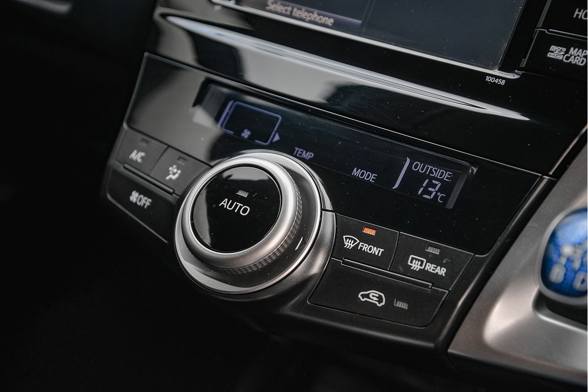 2019 Toyota Prius V ZVW40R