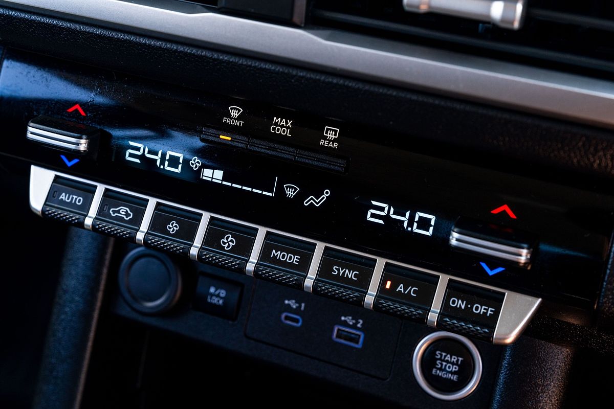 2024 Mitsubishi Triton Dc Glxr 6At 2.4Dt