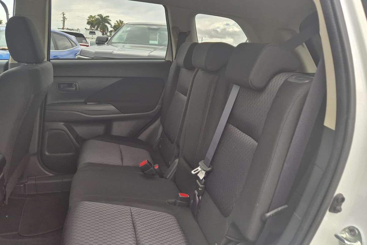 2013 Mitsubishi Outlander LS ZJ