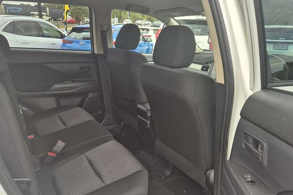 2013 Mitsubishi Outlander LS ZJ