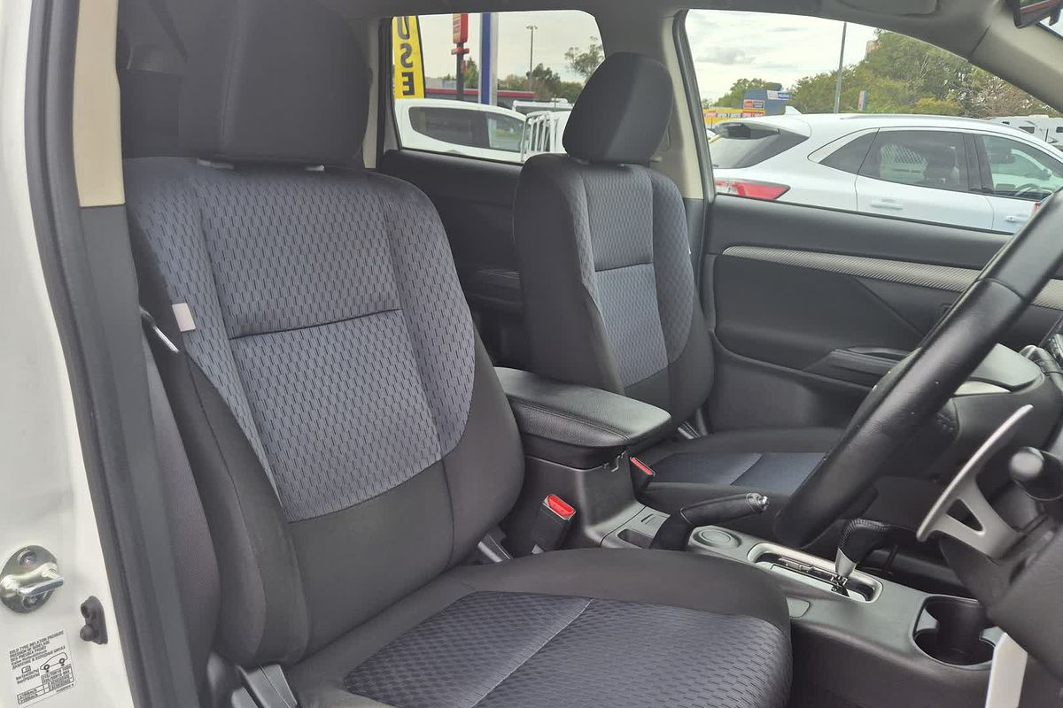 2013 Mitsubishi Outlander LS ZJ