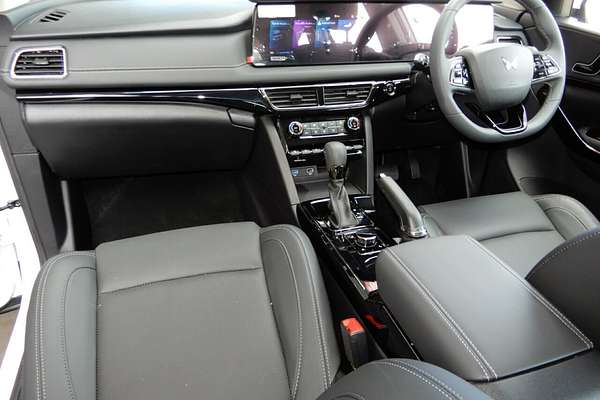 2025 Mahindra XUV700 AX7