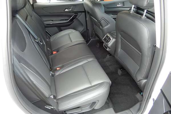 2025 Mahindra XUV700 AX7