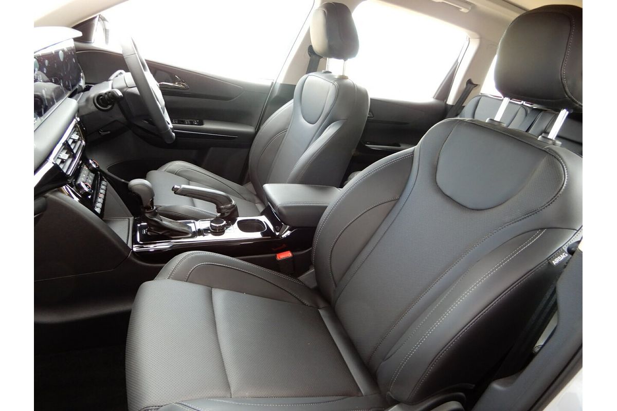 2025 Mahindra XUV700 AX7
