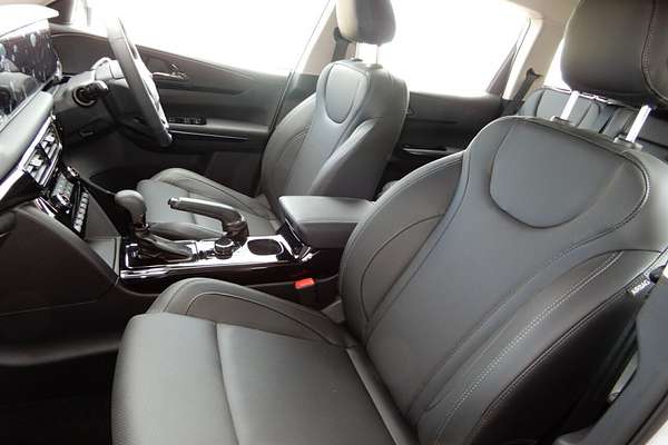 2025 Mahindra XUV700 AX7