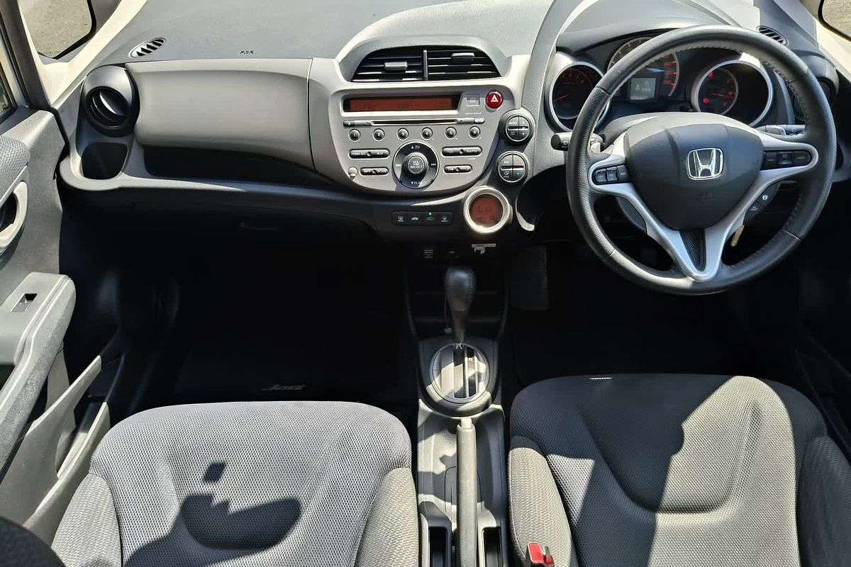 2013 Honda Jazz Vibe-S GE