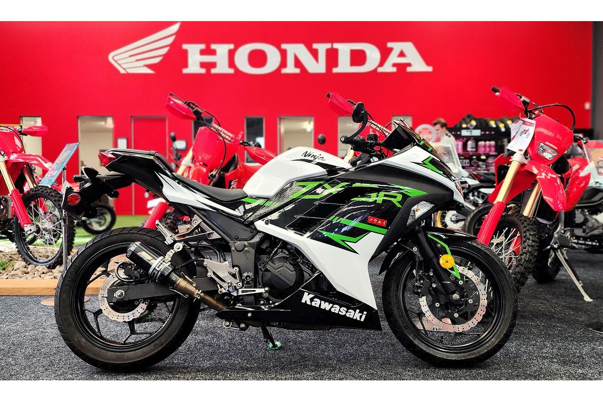 2016 Kawasaki EX 300A