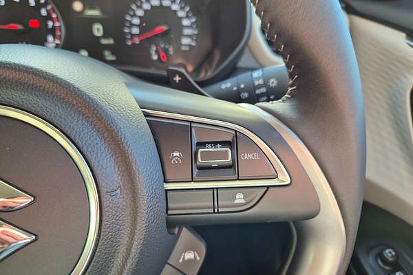2025 Suzuki Swift Hybrid GLX UZ