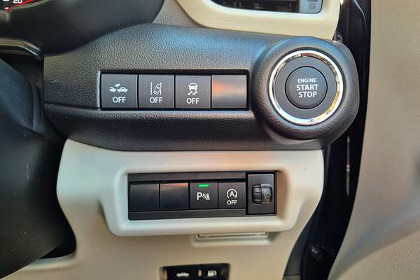 2025 Suzuki Swift Hybrid GLX UZ