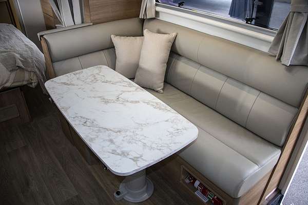 2025 Jayco SILVERLINE CARAVAN 21.65-4.OB.SL-MY25
