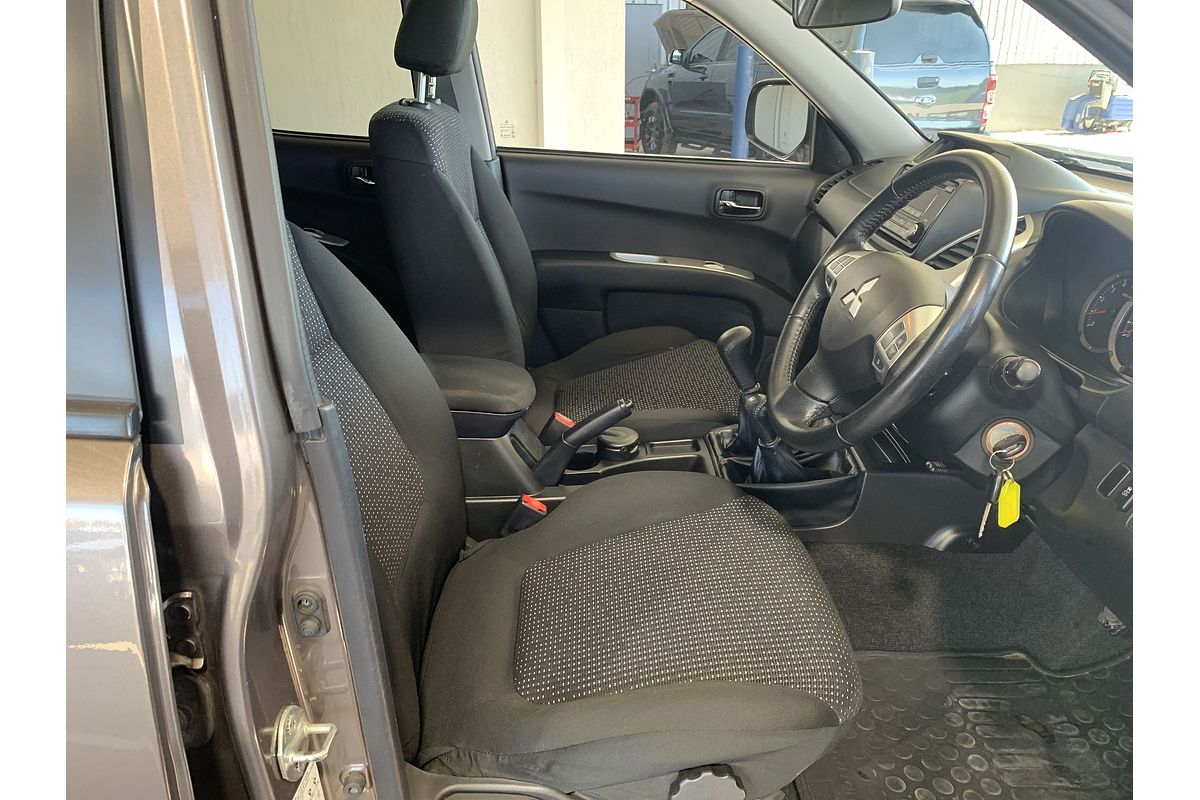 2014 Mitsubishi Triton GLX-R MN 4X4