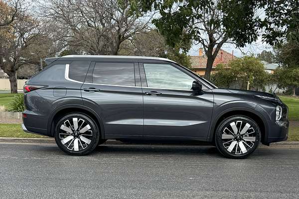 2025 Mitsubishi Outlander Exceed Tourer ZM