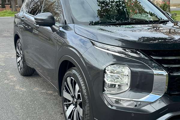 2025 Mitsubishi Outlander Exceed Tourer ZM