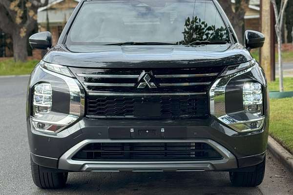 2025 Mitsubishi Outlander Exceed Tourer ZM