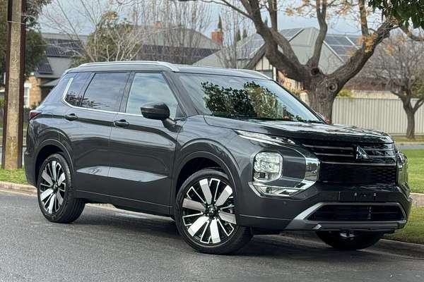 2025 Mitsubishi Outlander Exceed Tourer ZM