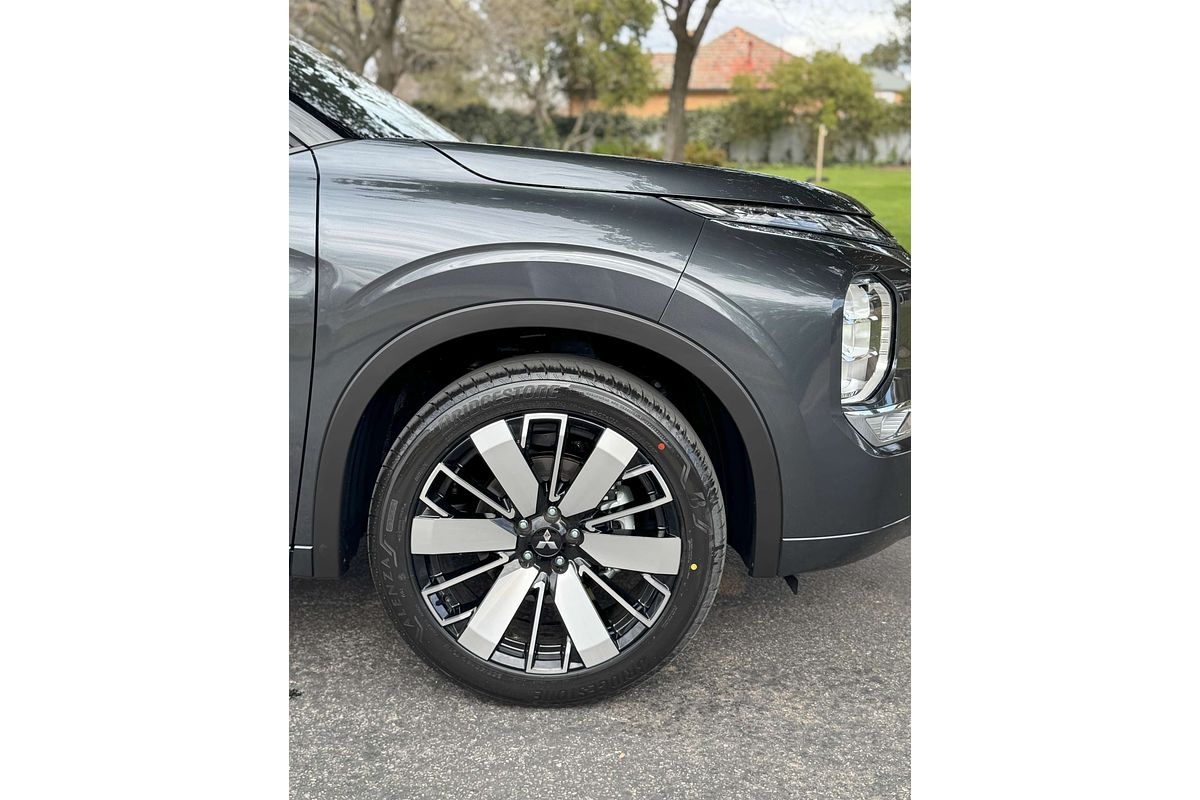 2025 Mitsubishi Outlander Exceed Tourer ZM