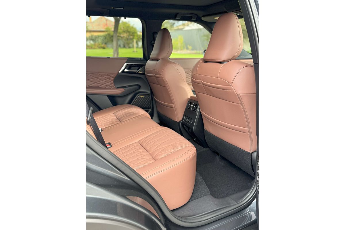 2025 Mitsubishi Outlander Exceed Tourer ZM