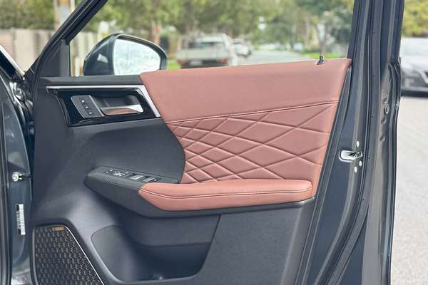 2025 Mitsubishi Outlander Exceed Tourer ZM