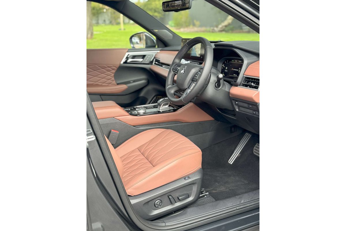 2025 Mitsubishi Outlander Exceed Tourer ZM