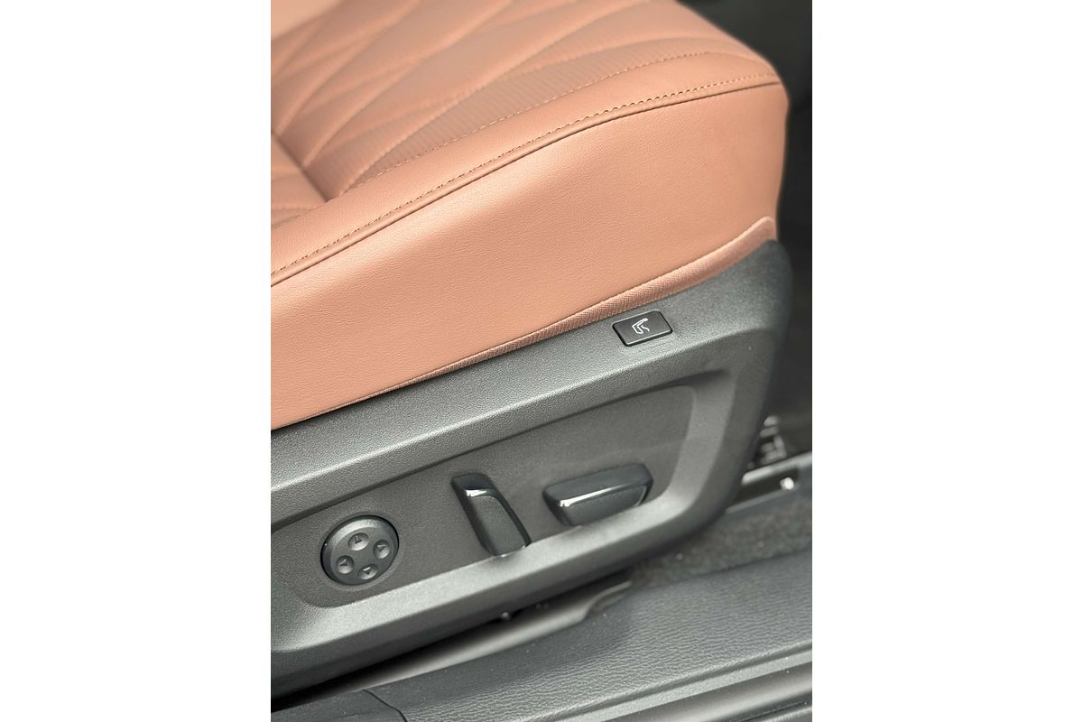 2025 Mitsubishi Outlander Exceed Tourer ZM