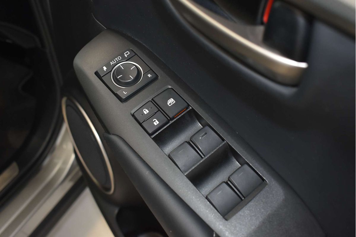 2015 Lexus NX NX300h Luxury AYZ15R