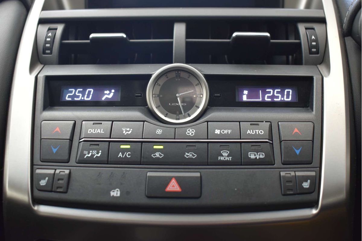 2015 Lexus NX NX300h Luxury AYZ15R