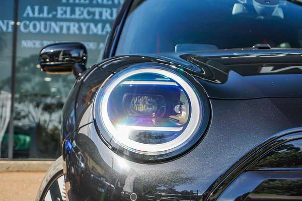 2025 MINI Cooper JCW E Favoured J01
