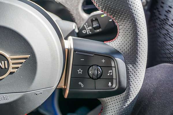 2025 MINI Cooper JCW E Favoured J01