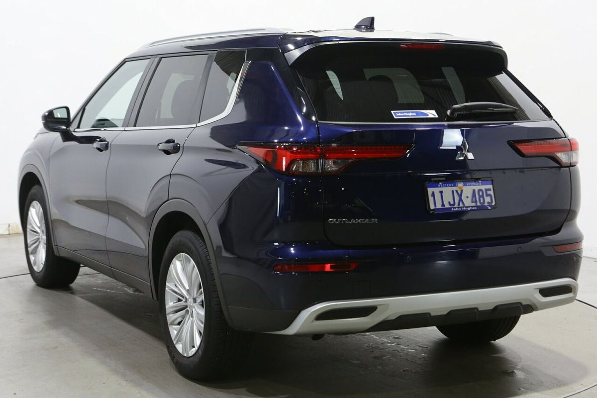 2024 Mitsubishi Outlander LS ZM