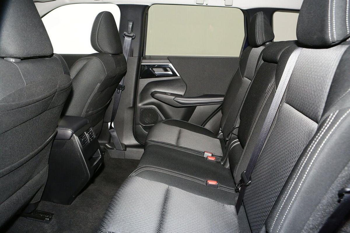 2024 Mitsubishi Outlander LS ZM